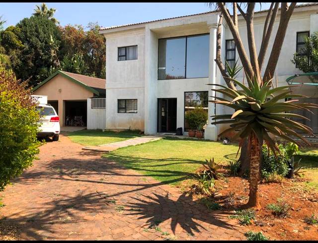 4 BEDROOM HOUSE FOR SALE IN STRUBENSVALLEI